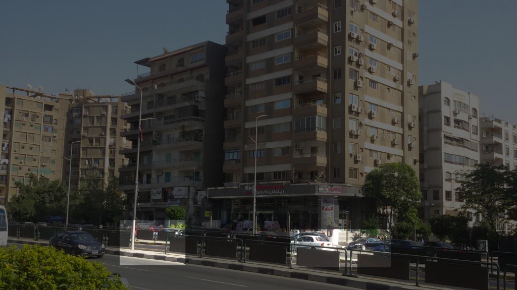 Pedestrian crossings placement along al-Nahhas is an unsafe feature, forcing diagonal pedestrian crossing.